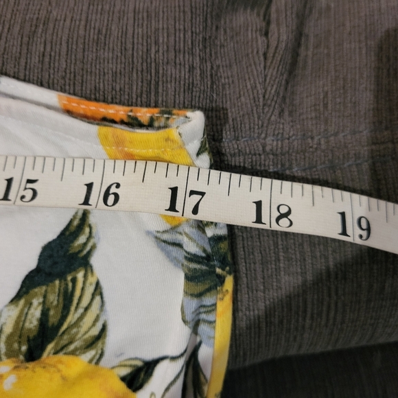 Cable & Gauge Floral Lemon Print Ruffle Top - Picture 6 of 6